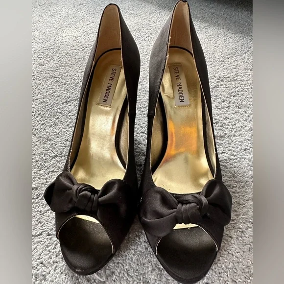 Steve Madden black peep toe wedge - Picture 1 of 5